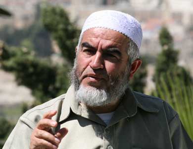 تمديد أمر منع الشيخ رائد صلاح من دخول القدس 10 أيام