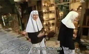 هكذا يعتدي اليهود المتطرفين على الرهبان والراهبات في القدس