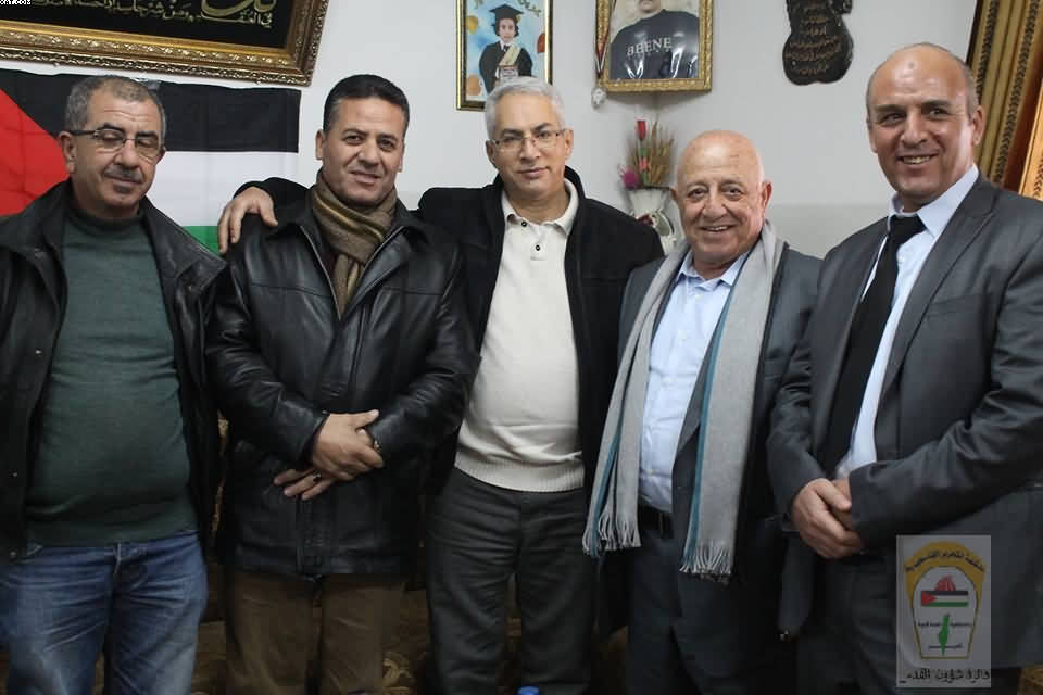 أحمد قريع يزور الأسرى المقدسيين المحررين