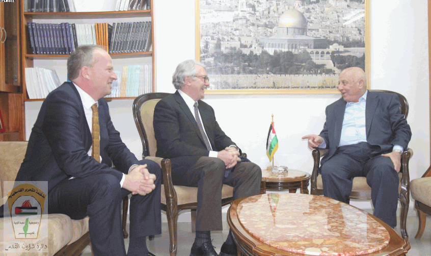 قريع يطلع المبعوث النرويجي على مجمل الانتهاكات الاسرائيلية في مدينة القدس