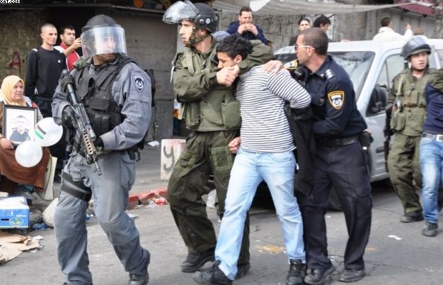 مستوطنون يواصلوا إقتحام الأقصى والاحتلال يعتقل 7 شبان