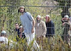 صغار المستوطنين يصادرون كرافانات المواطنين شرق القدس