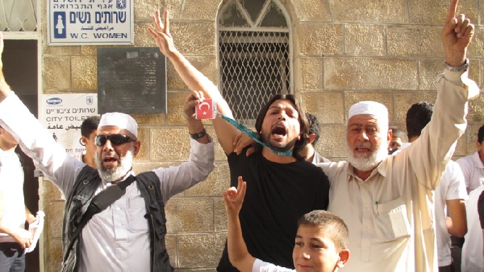 المرابطون يطردون نحو 250 مستوطنًا اقتحموا الأقصى