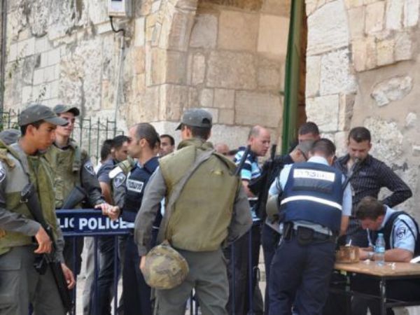 بالتزامن مع إقتحامه.. الاحتلال يمنع أطفال المخيمات وطلبة العلم من دخول الأقصى