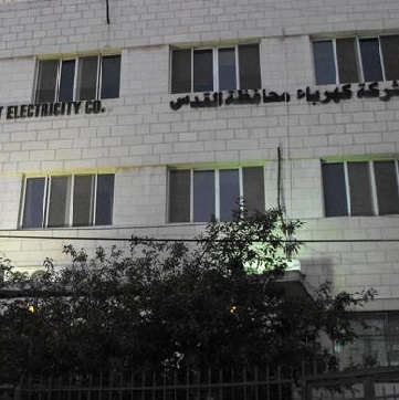 الاحتلال يقرر استمرار حجز الحسابات البنكية “لكهرباء القدس”