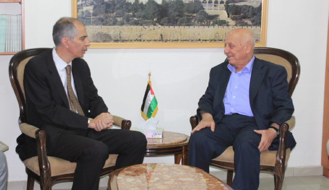 قريع يطلع القنصل الفرنسي العام على اخر تطورات السياسية والعدوان غزة