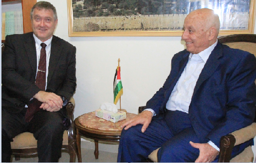 قريع يبحث مع القنصل البريطاني العام في القدس اخر التطورات السياسية في فلسطين