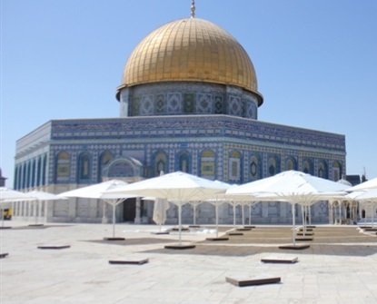 باحات الاقصى خالية من المصلين بسبب اجراءات المنع الاسرائيلية