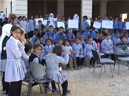 القدس: فرض المنهاج الاسرائيلي بطرق ملتوية ونقص حاد في الصفوف