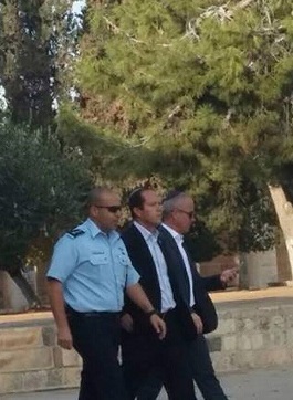 رئيس بلدية القدس الغربية يقتحم الأقصى