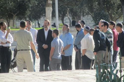 دائرة شؤون القدس تستنكر اقتحام المتطرف “موشيه فيجلين” باحات المسجد الأقصى