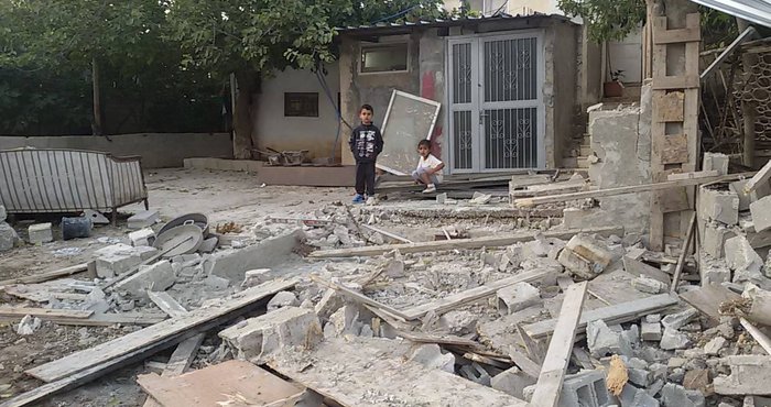 هدم منزل وبركسات في وادي الجوز