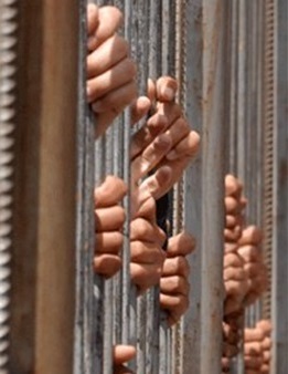 تمديد اعتقال 8 مقدسيين وسجن آخرين