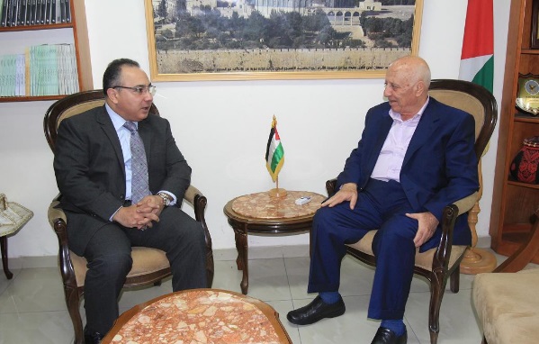 قريـع يلتقي السفير المصـري