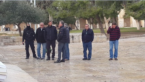 وفد صحفي إسرائيلي يقتحم باحات الأقصى