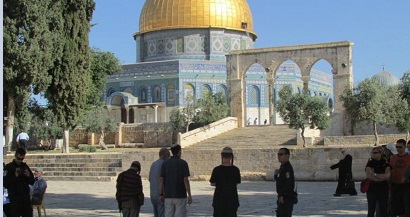 التصدي لمستوطنين حاولوا الصعود إلى صحن مسجد الصخرة