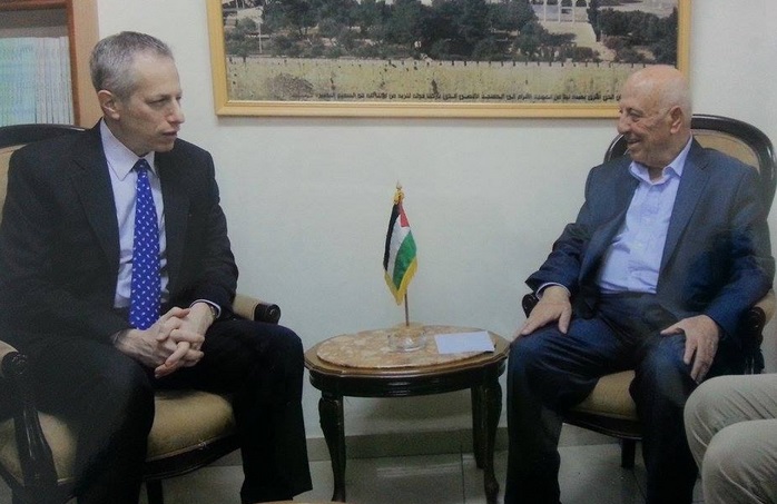 قريع يستقبل القنصل الأمريكي العام في القدس لبحث أخر المستجدات