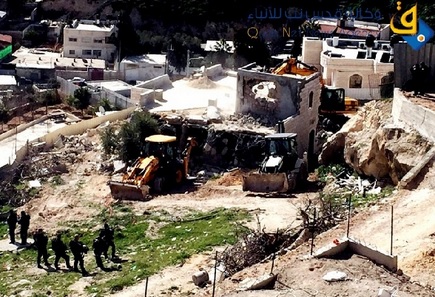 هدم ثلاثة محال تجارية ومنزل جنوب الاقصى فجرا