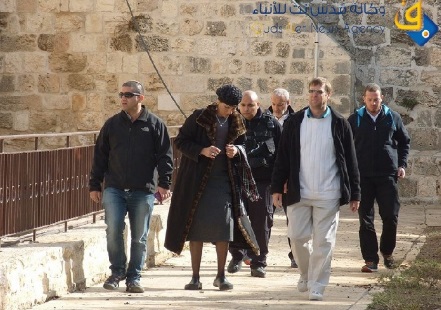 مجموعات من عناصر مخابرات الاحتلال والمستوطنين تقتحم الأقصى