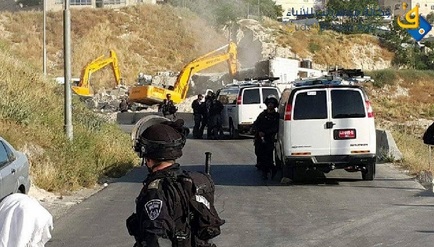 بحجة البناء دون ترخيص.. هدم عدد منشآت صناعية شمال غرب القدس