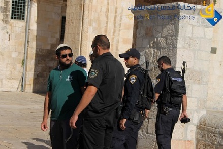شرطة الاحتلال تعتدي على مسن في المسجد الأقصى