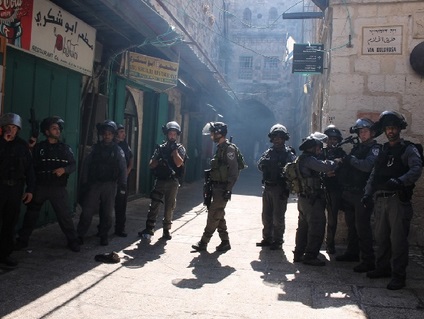 اعتقالات ومداهمات لمنازل الشهداء في القدس