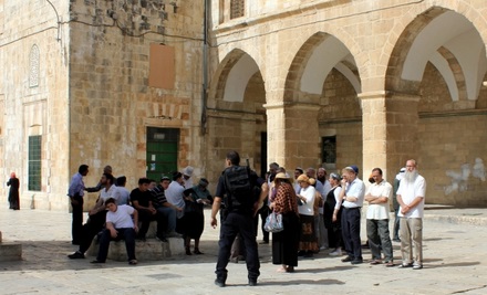 مجموعات إستيطانية تقتحم باحات الأقصى المبارك