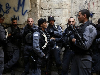 مجموعات إستيطانية تقتحم الأقصى ودعوات لإقتحامه غداً