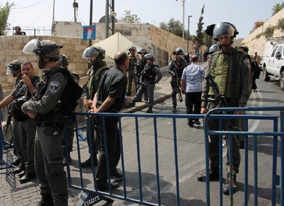 الاعتداء بالضرب على شابين من بيت بيت إكسا