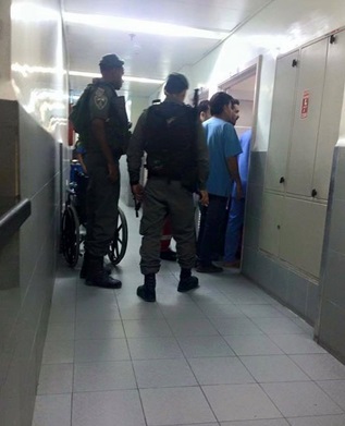 مداهمة مستشفى المقاصد وإصابة العشرات بحالات اختناق