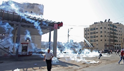 قوات الاحتلال تعزل جبل المكبر عن مدينة القدس