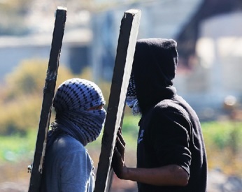 مواجهات عقب انطلاق مسيرة غاضبة في العيزرية