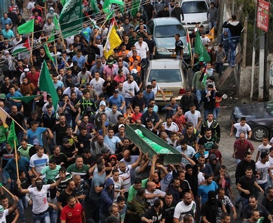 تشييع جثمان الشهيد أحمد صلاح بمخيم شعفاط