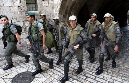 الاحتلال يعتقل فتى بحوزته “مسطرة خشبية” في القدس