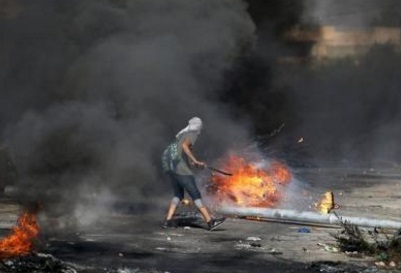 إصابة 11 شابا 3 منهم بالرصاص بمواجهات في أبو ديس