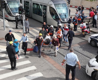 احتجاز طفل مقدسي مصاب وتمديد توقيف اخر بزعم محاولتهما تنفيذ عملية طعن