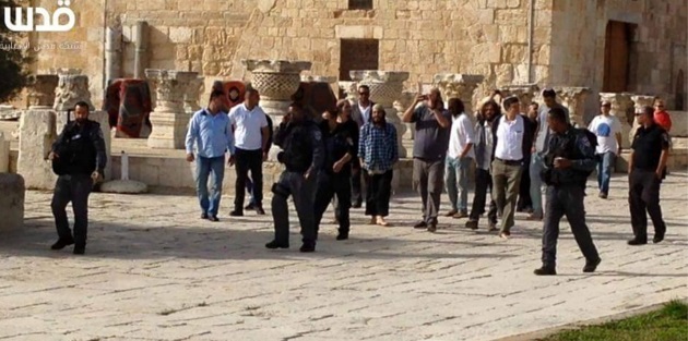 مجموعات إستيطانية تقتحم باحات الأقصى