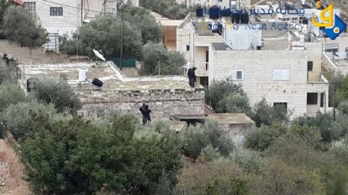 الاحتلال يأمر بإغلاق منزل لعائلة أبو جمل