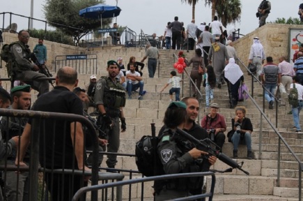 قمع مسيرة مطالبة باسترداد جثامين الشهداء في القدس