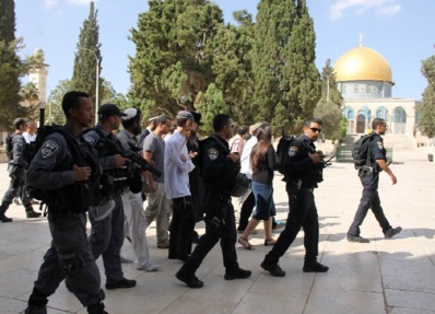 مستوطنون يقتحمون الأقصى بحماية الوحدات الخاصة
