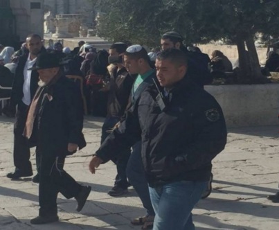 مستوطنون و”حاخامات” يقتحمون المسجد الأقصى