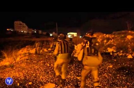 عملية مداهمة واسعة في قرية حزما المقدسية