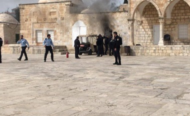 الاحتلال يغلق بوابات الأقصى بعد اشتعال النيران في مركز للشرطة