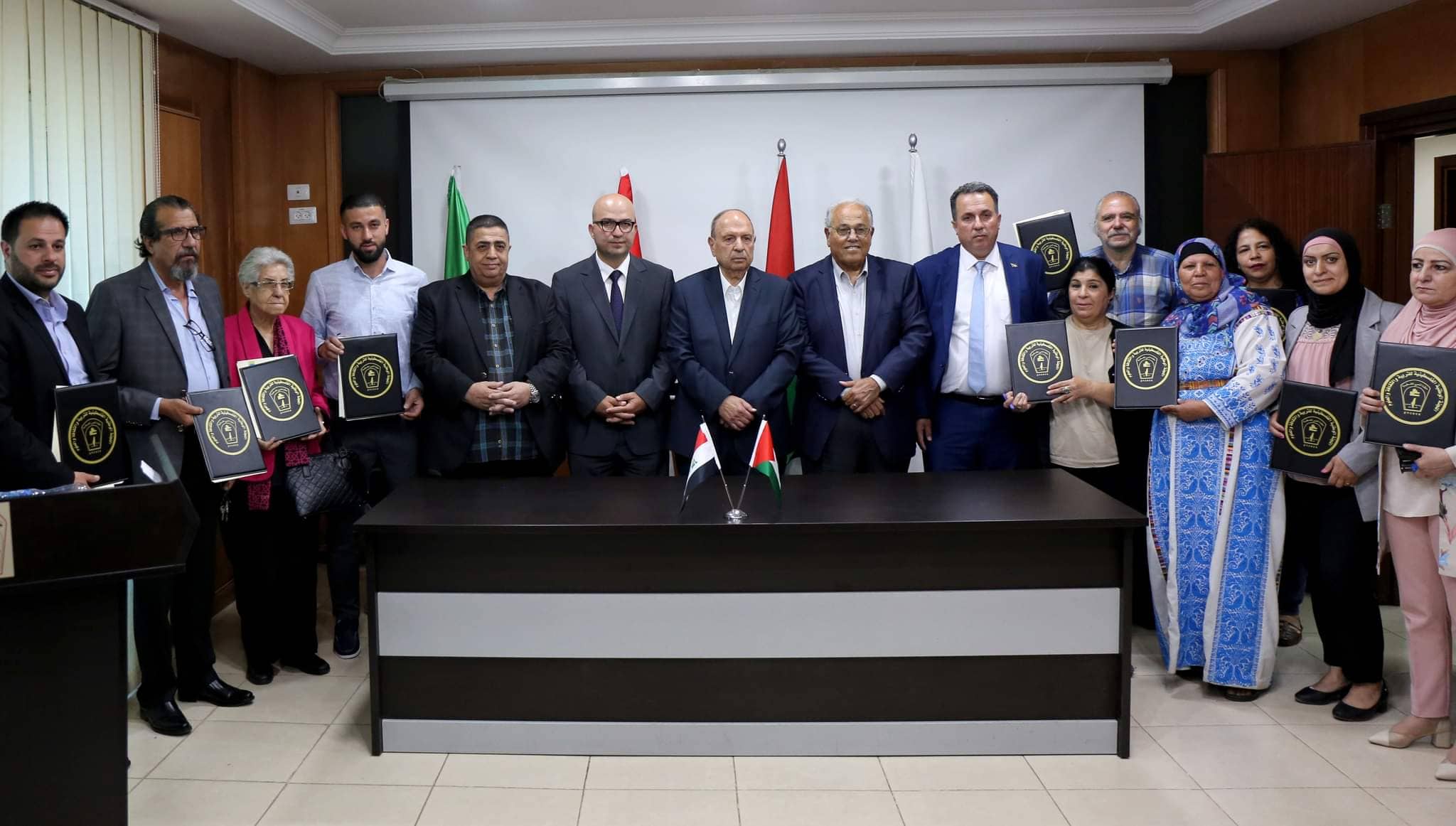 منحة العراقية لدعم مشاريع تسع مؤسسات مقدسية