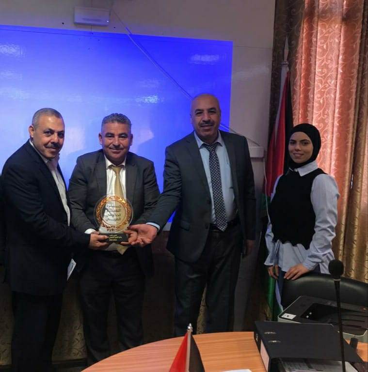 دائرة القدس تهنىء ديوان الموظفين لحصوله على جائزة التميز الحكومي العربي